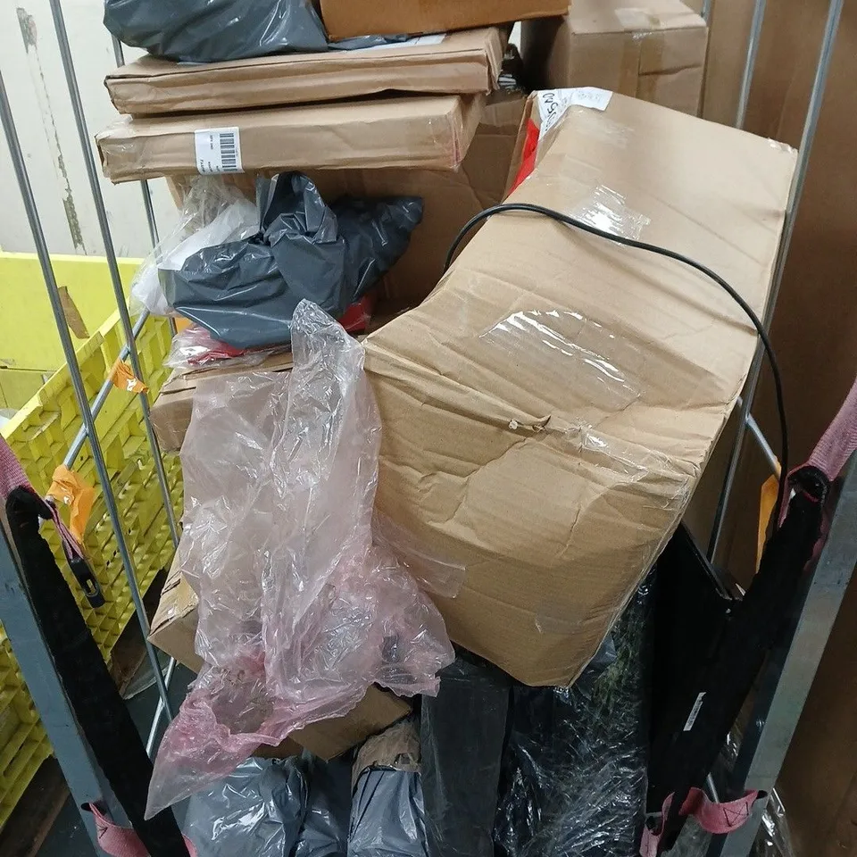 APPRXOIMATELY 12 ASSORTED DAMAGED ITEMS TO INCLUDE TVS, STORAGE JARS, PET VAC, ETC - COLLECTION ONLY