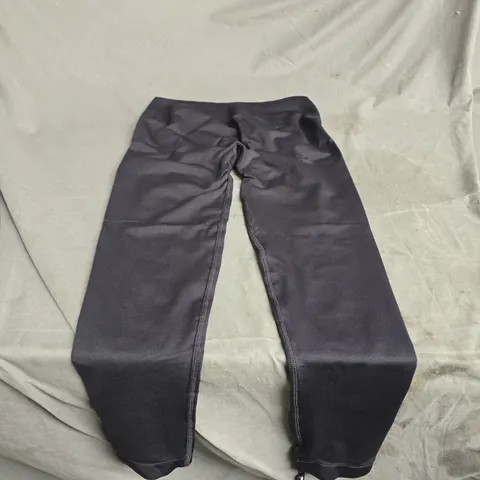 BLACK LEGGINGS – SIZE NOT SHOWN