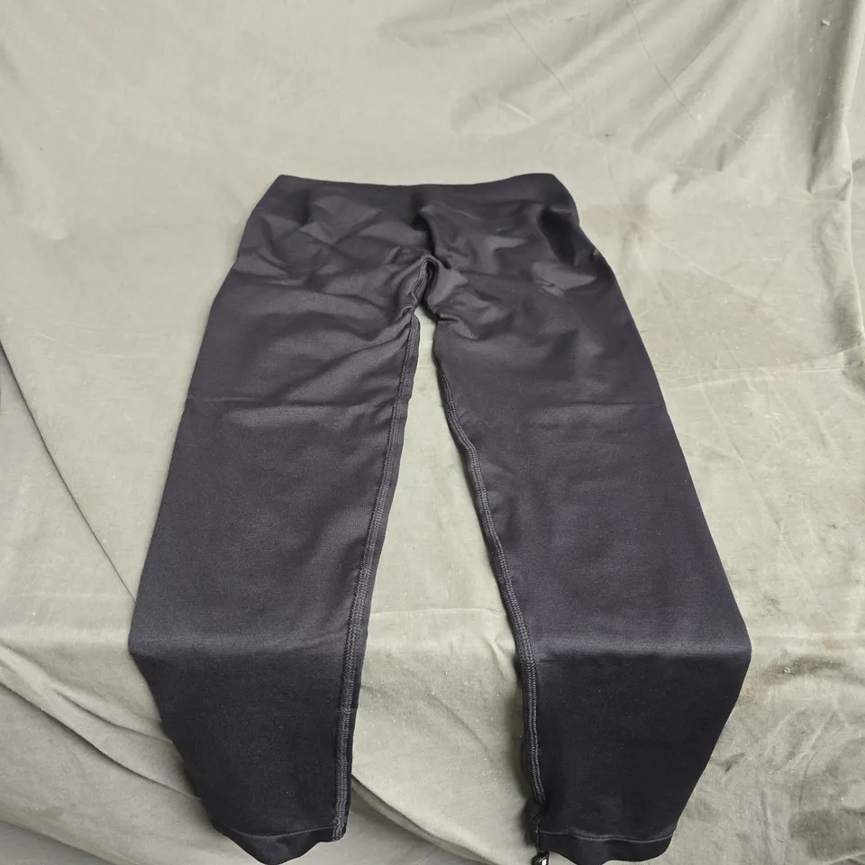 BLACK LEGGINGS – SIZE NOT SHOWN