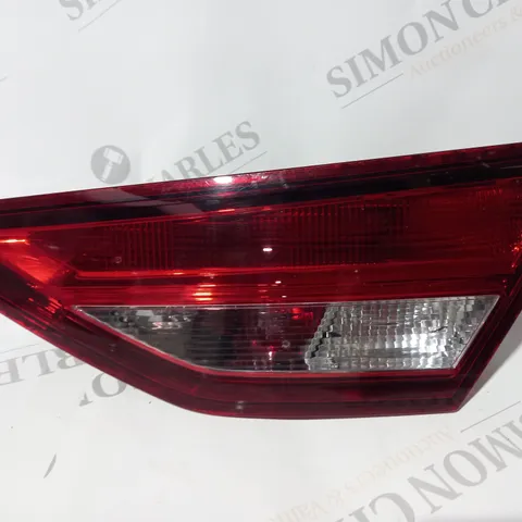 SEAT LEON 13-20 RIGHT UK RHD REAR INNER ON BOOT TAILIGHT UNIT