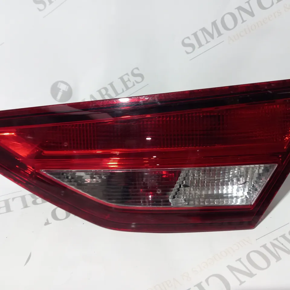 SEAT LEON 13-20 RIGHT UK RHD REAR INNER ON BOOT TAILIGHT UNIT