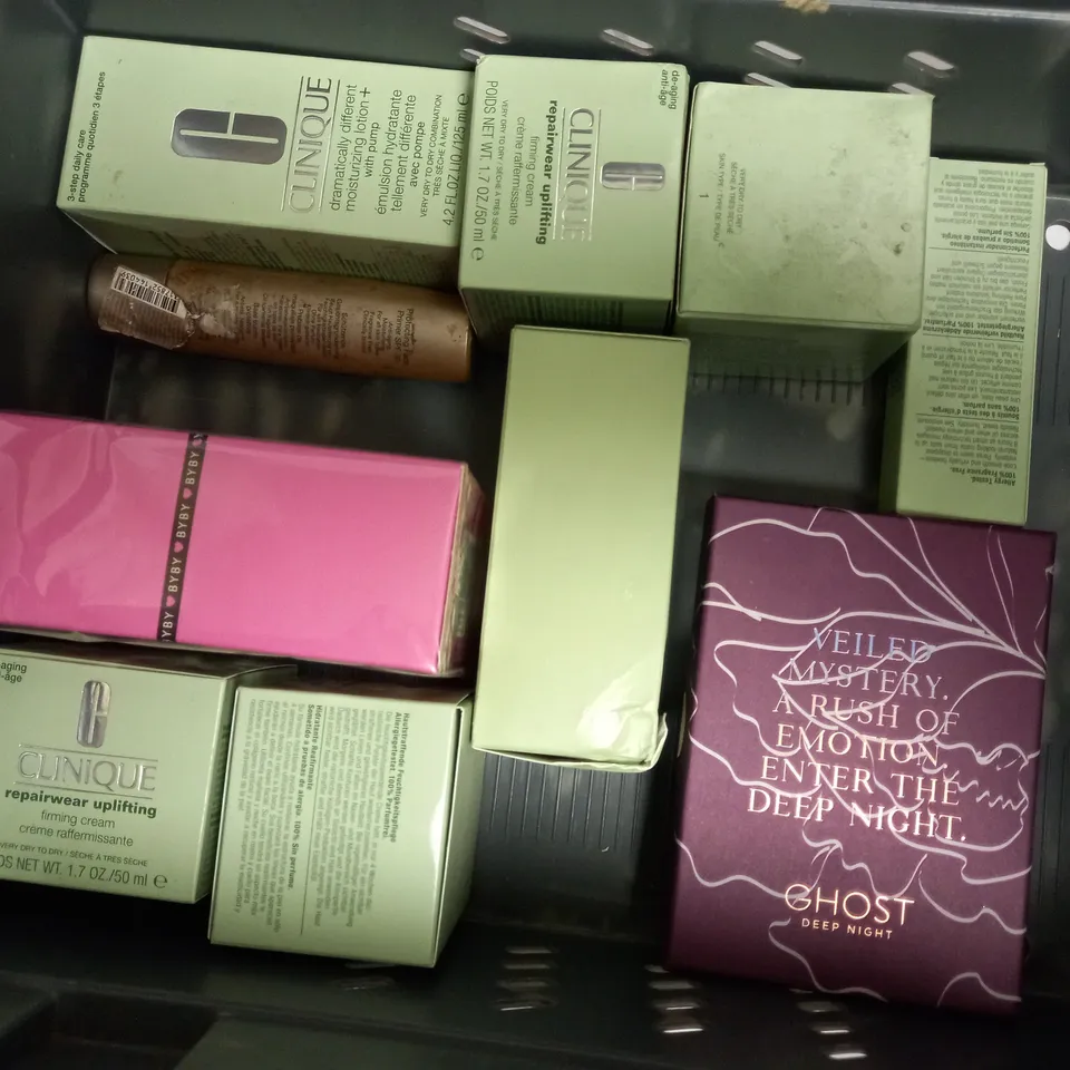 APPROXIMATELY 10 ASSORTED ITEMS TO INCLUDE CLINIQUE FIRMING CREAM, CLINIQUE MOISTURISING LOTION, GHOST DEEP NIGHT GIFT SET, BYBY EAU DE PARFUM ETC.