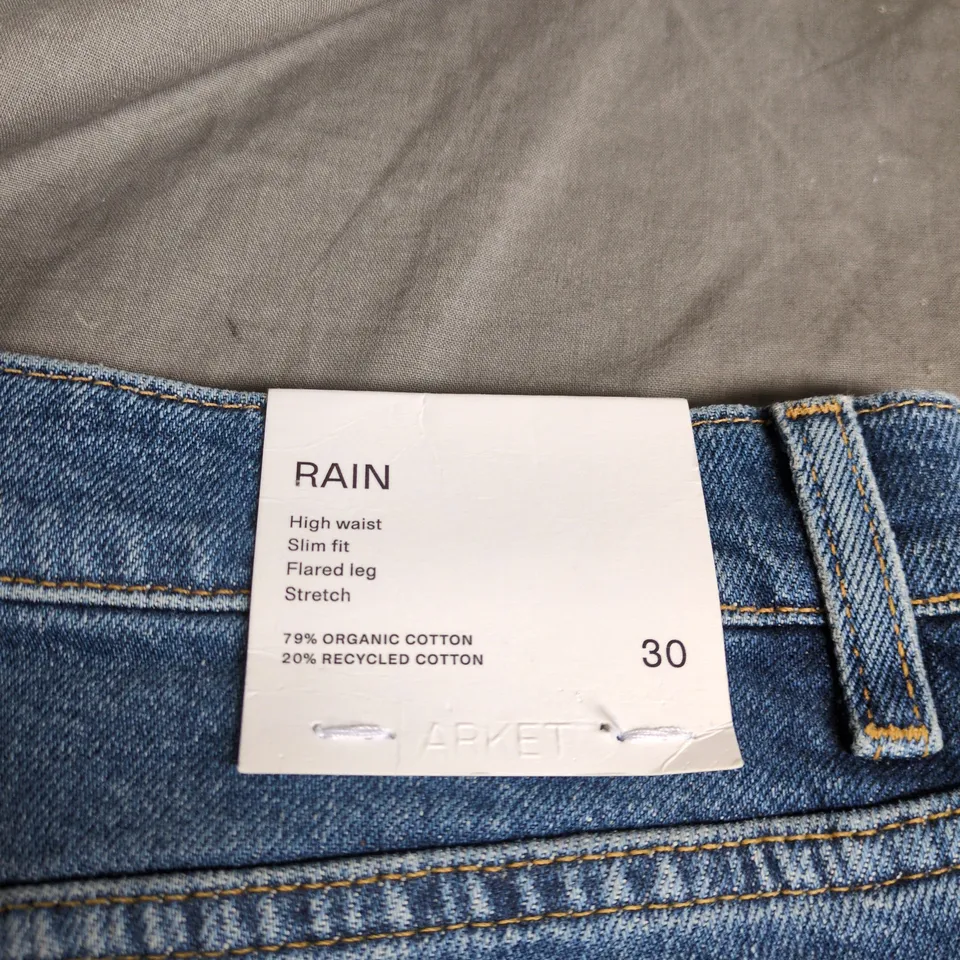 RAIN HIGH WAIST JEANS – SLIM FIT, FLARED LEG, SIZE 30