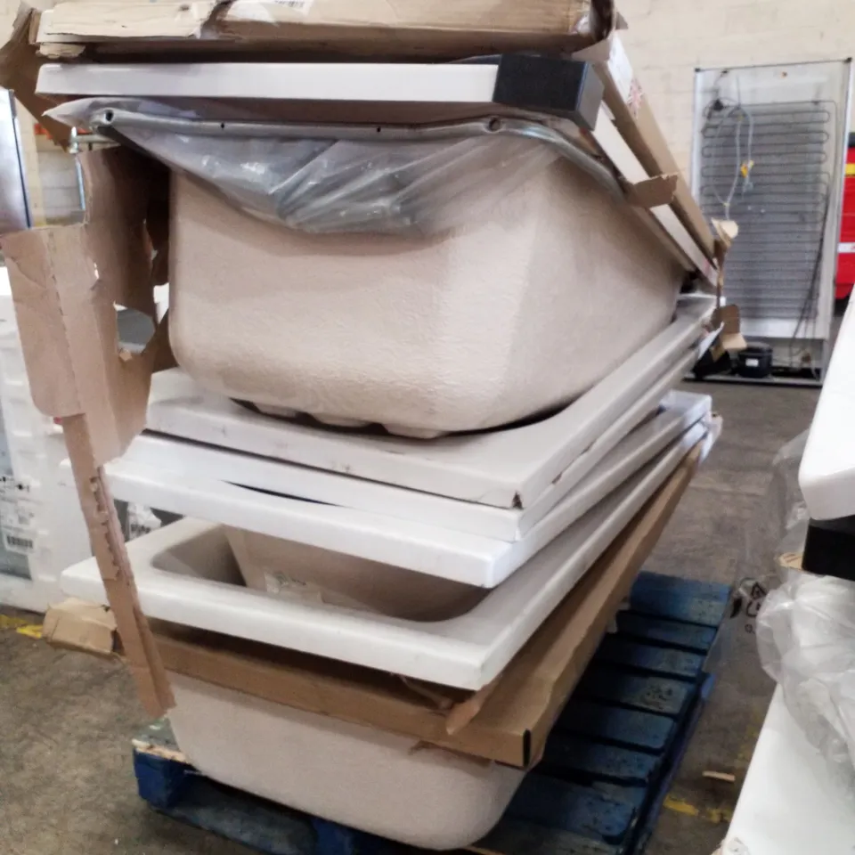 PALLET CONTAINING 7 ASSORTED BATHTUBS
