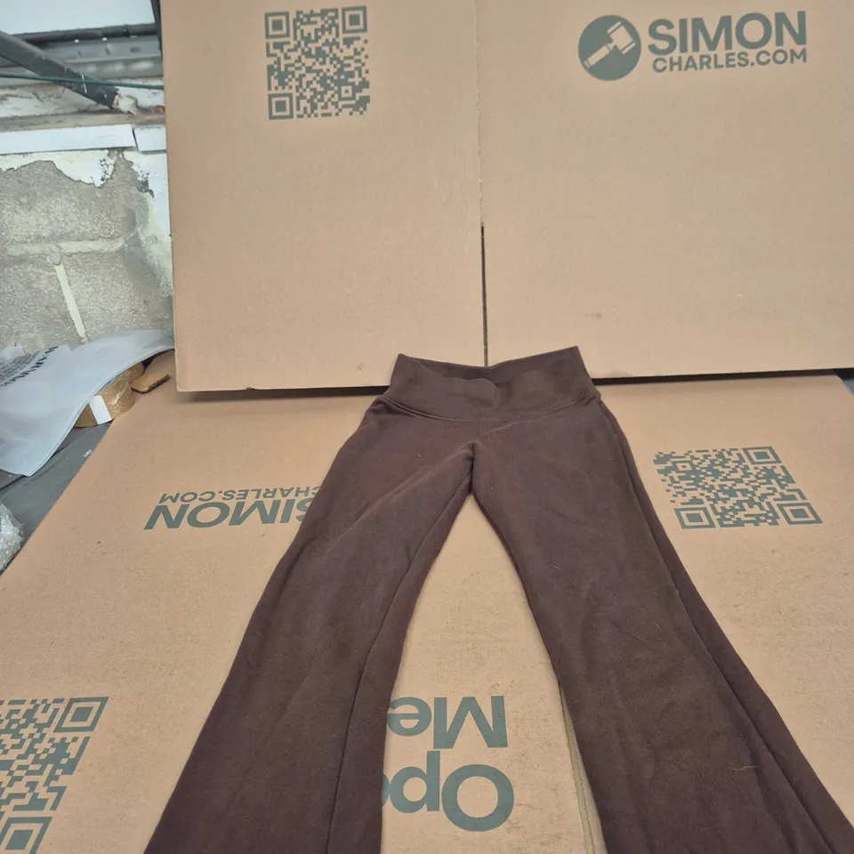 BOX OF APPROXIMATELY 25 ASSORTED CLOTHING ITEMS TO INCLUDE: ZARA BROWN JOGGERS