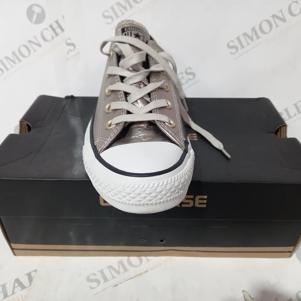 BOXED PAIR OF CONVERSE SHOES IN METALLIC GOLD UK SIZE 4