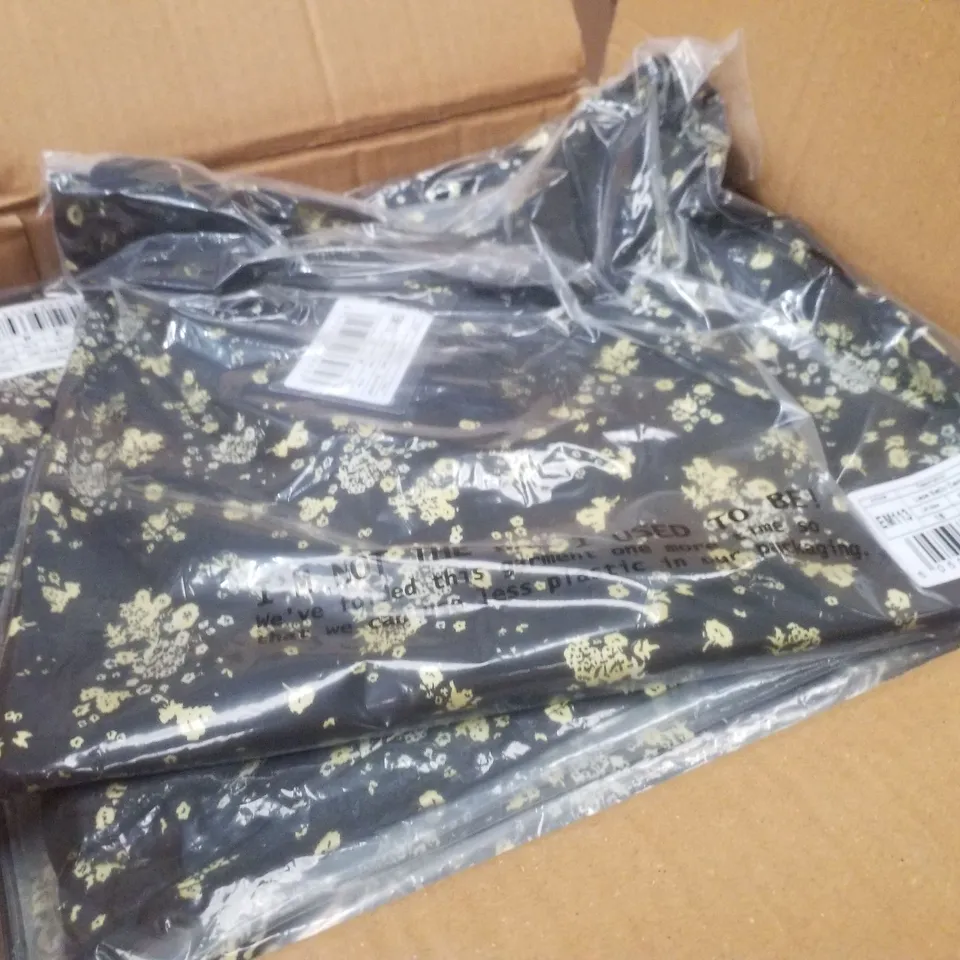 BOX CONTAINING APPROXIMATELY 17 BRAND NEW SIMPLY BE BLACK DITSY LACE SATIN CAMI - SIZE 18