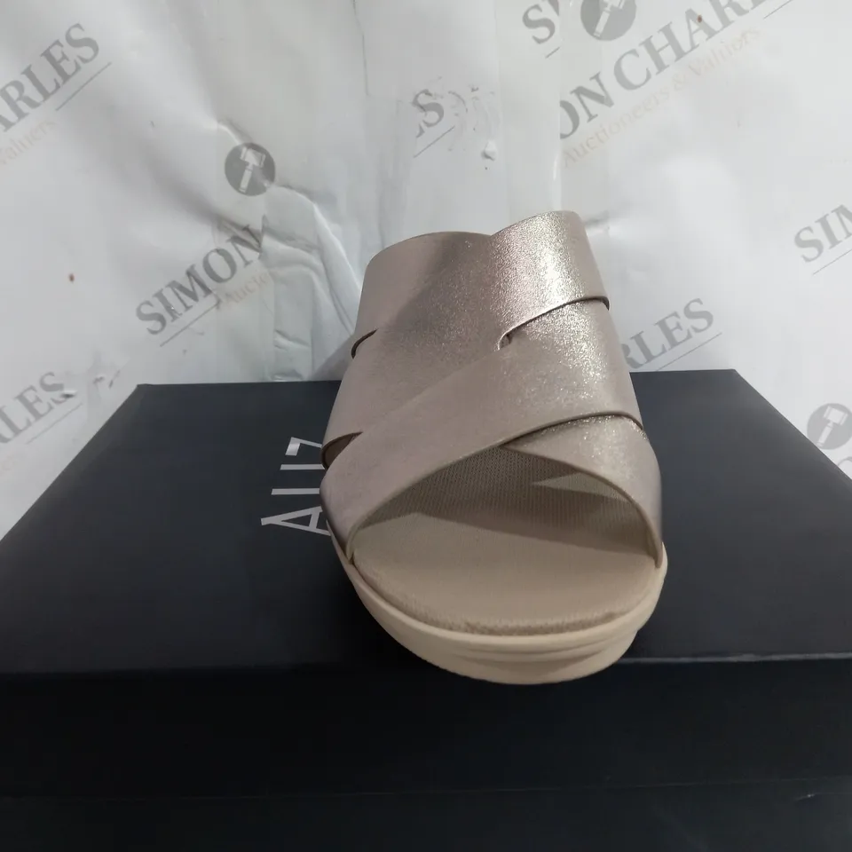 BOXED NATURALIZER HIGH HEELED OPEN TOE RIPPLE SHOES - SIZE 7