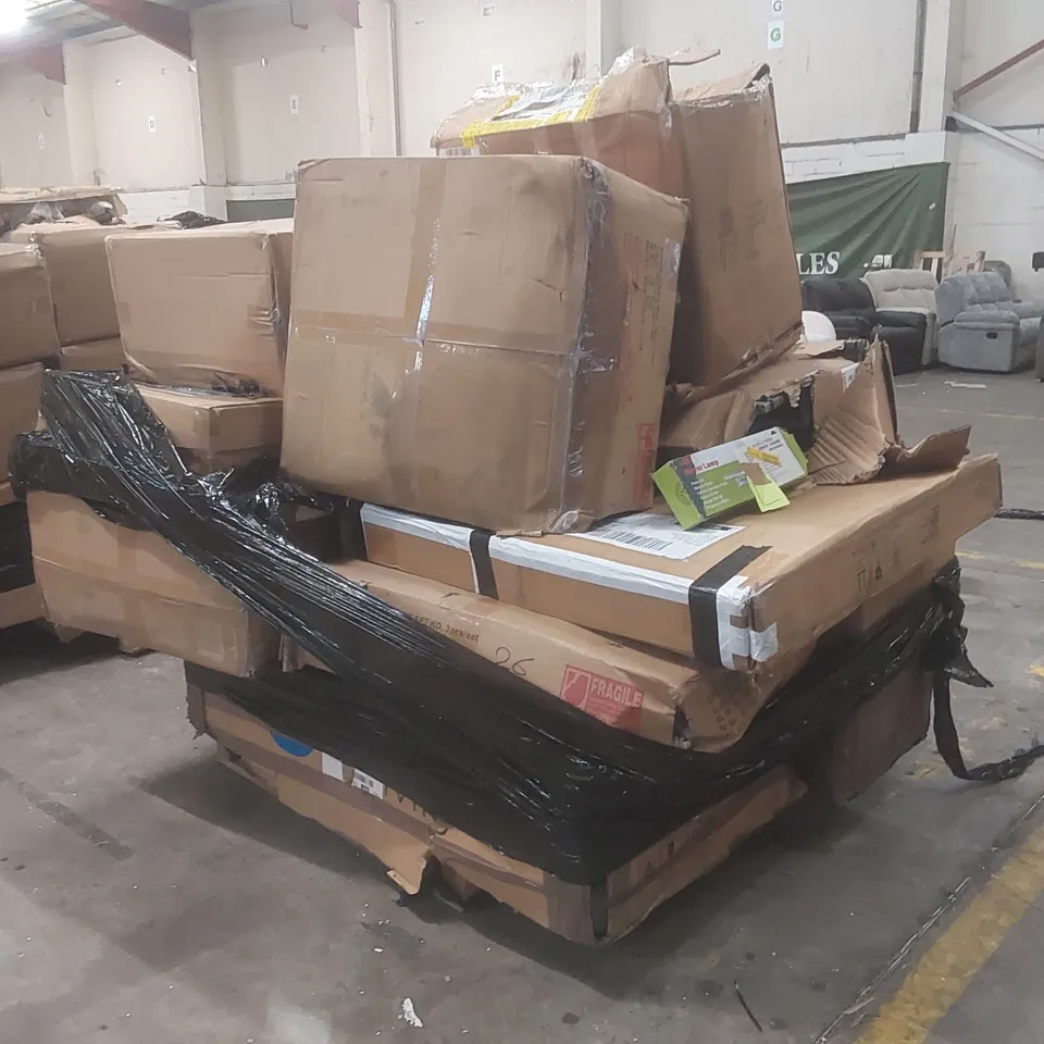 PALLET CONTAINING A VERY LARGE QUANTITY OF ASSORTED DESIGNER GARDEN FURNITURE PARTS
