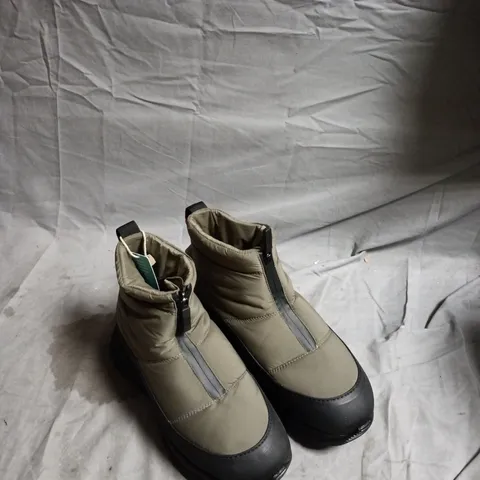 MEN'S FITFLOP WATERPROOF WINTER BOOTS – GREY/TAN, ZIP CLOSURE