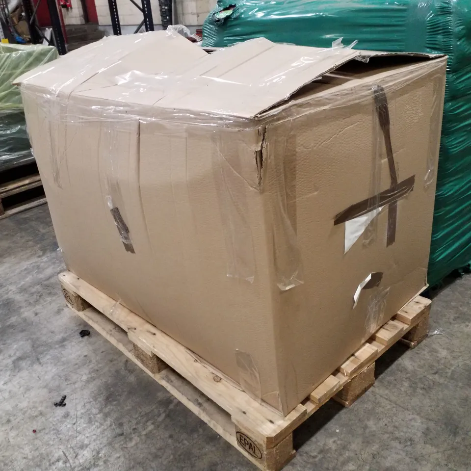 PALLET CONTAINING ASSORTED FLEECE FITTED SHEETS