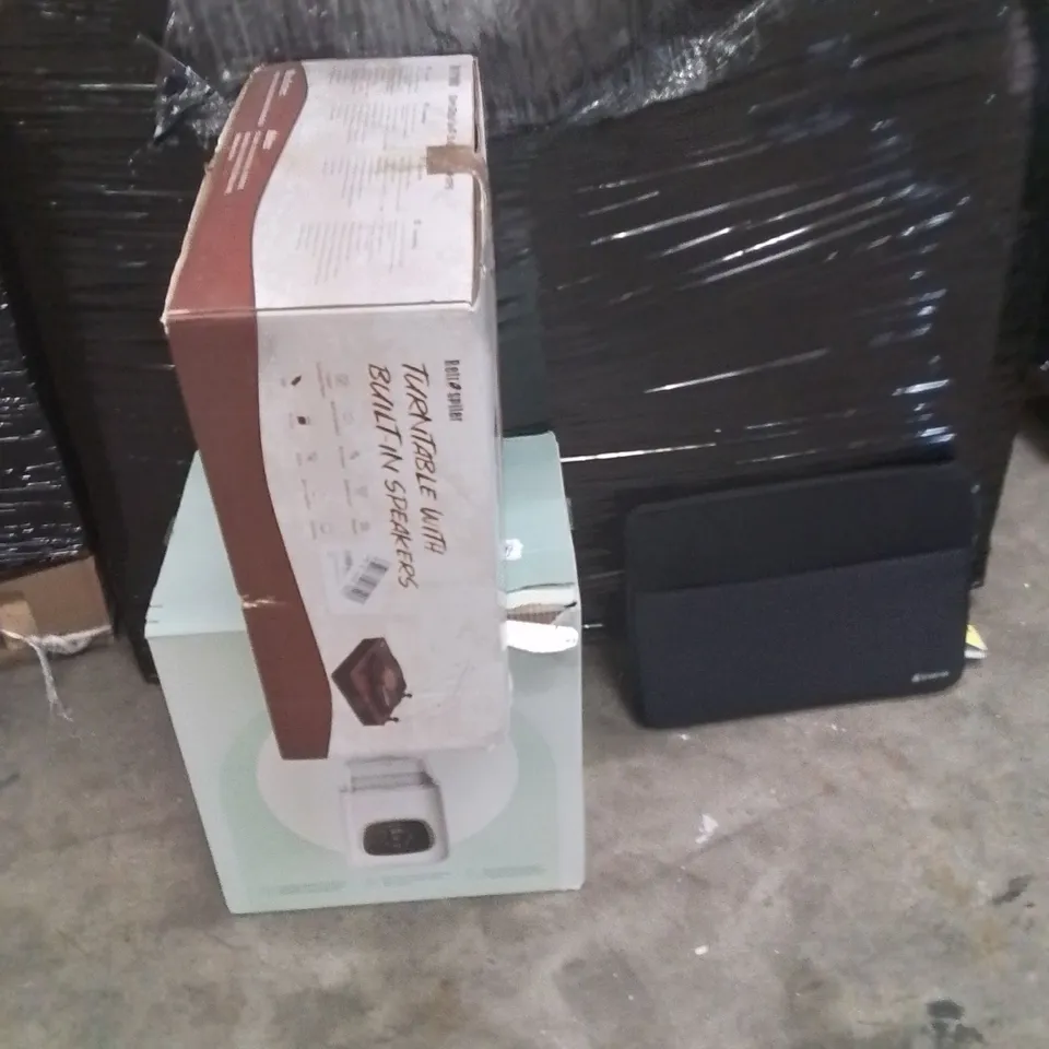 PALLET OF ASSORTED HOUSEHOLD GOODS AND PRODUCTS TO INCLUDE;LAPTOP BAG,MILK BOTTLE CLEANING MACHINE,TURNTABLE