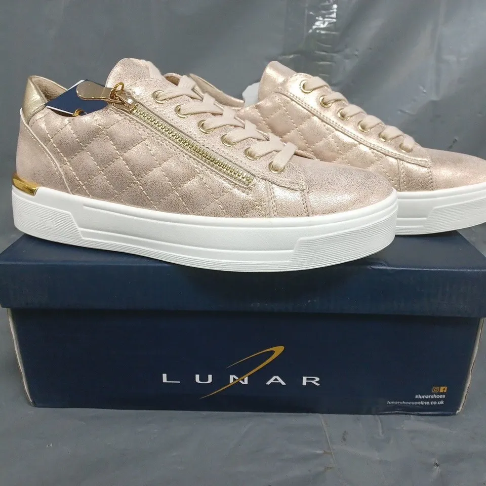 BOXED PAIR OF LUNAR SIDE-ZIP QUILTED STYLE SHOES IN BEIGE SIZE UK 4