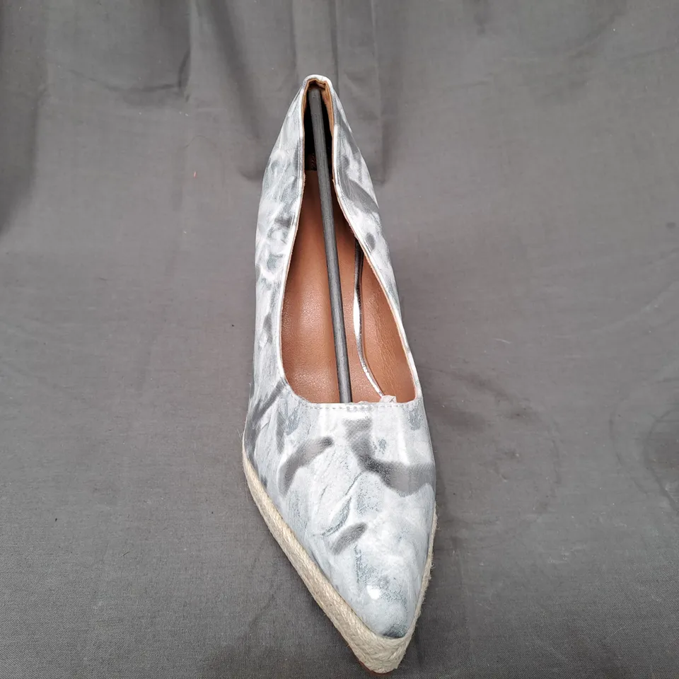 BOXED PAIR OF DESIGNER POINTED TOE HIGH WEDGE SHOES IN SILVER/PALE BLUE EU SIZE 42