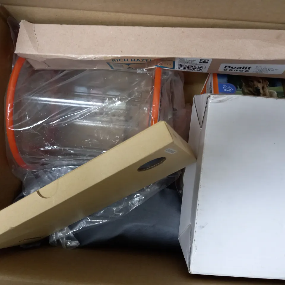 APPROXIMATELY 10 ASSORTED ITEMS TO INCLUDE PRONUS BICYCLE COMPUTER, SMART VISUAL EAR CLEANER, BLUETOOTH SELFIE STICK ETC. 