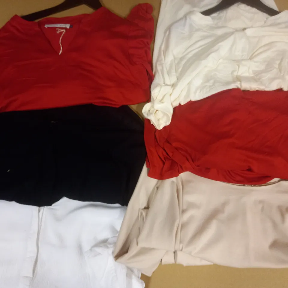 BOX OF APPROX 6 ASSORTED ITEMS OF MAISON DE NIMES CLOTHING IN VARIOUS SIZES AND STYLES