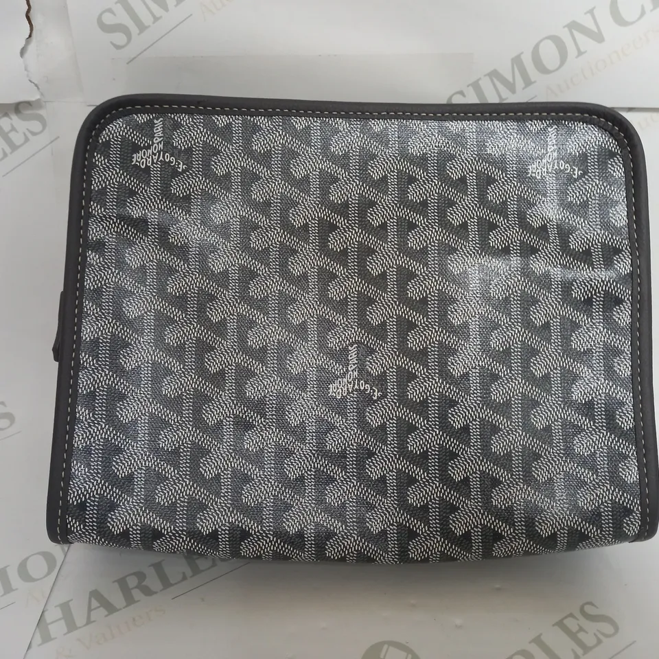GOYARD WASH BAG IN DARK GREY & GREY