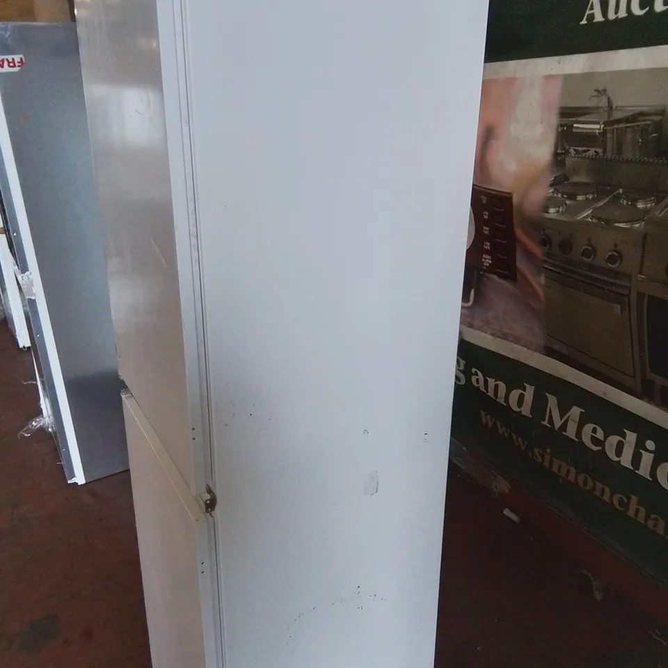 SMEG BUILT IN FRIDGE FREEZER - UKC8174NF