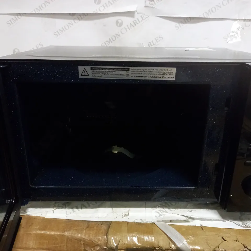 TOSHIBA 950W MICROWAVE OVEN