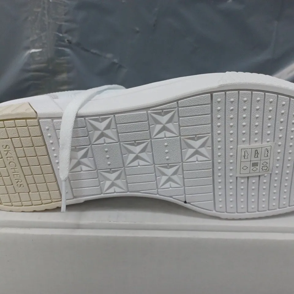 SKECHERS COURTCLASSIC TRAINERS IN WHITE - SIZE 8