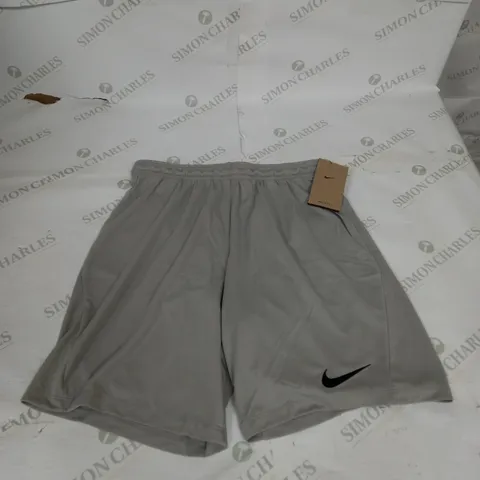 NIKE CASUAL SHORTS SIZE M