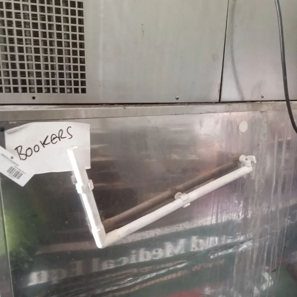 FOLLETT COMMERCIAL ICE MAKER WITH VENTILATION 