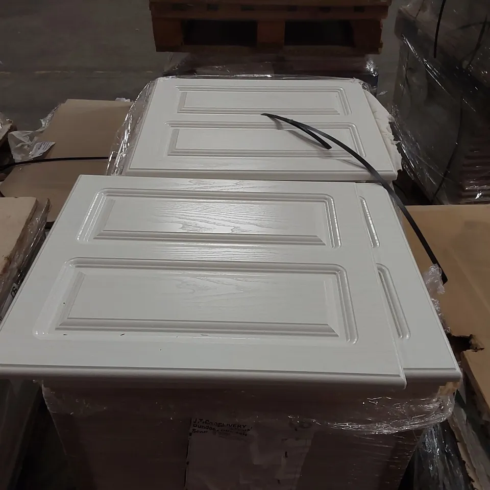 PALLET OF LARGE QUANTITY OF KITCHENS/BEDROOM REPLACEMENT CABINET DOOR/DRAWER/END PANELS IN ASSORTED SIZES 