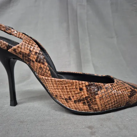 BOXED PAIR OF SIMMI LONDON POINTED TOE STILETTO HEEL SHOES IN BEIGE SNAKE UK SIZE 5