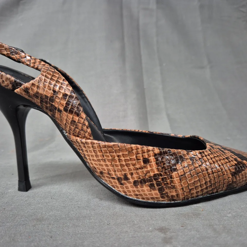 BOXED PAIR OF SIMMI LONDON POINTED TOE STILETTO HEEL SHOES IN BEIGE SNAKE UK SIZE 5