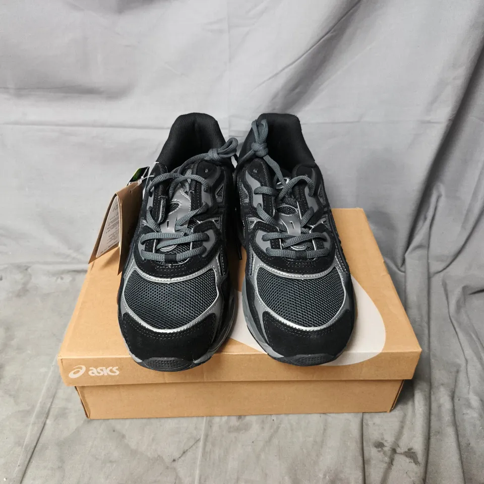 BOXED PAIR OF ASICS GEL NYC TRAINERS IN BLACK - UK 10