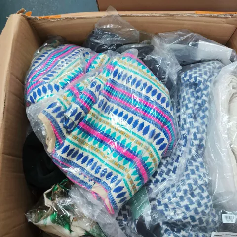 BOX OF APPROXIMATELY 20 ASSORTED CLOTHING ITEMS IN VARIOUS SIZES, STYLES AND COLOURS