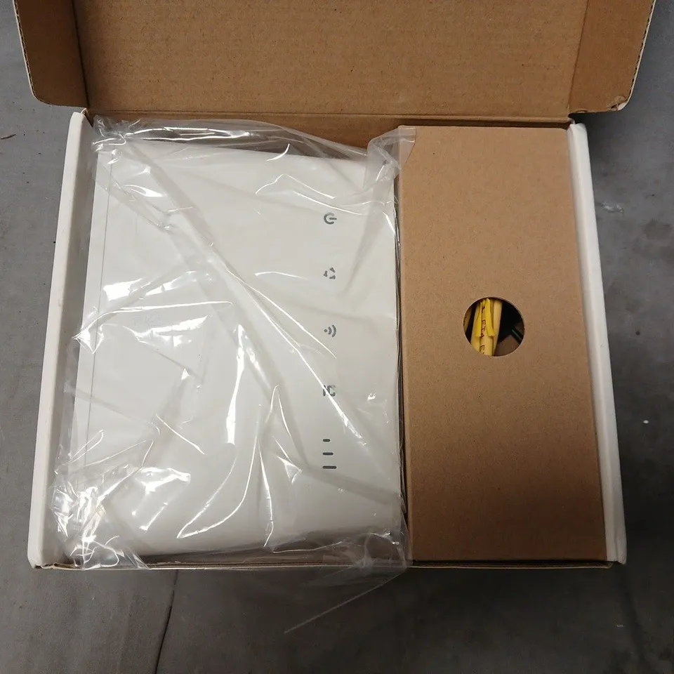 BOXED HUAWEI 4G ROUTER 2 IN WHITE