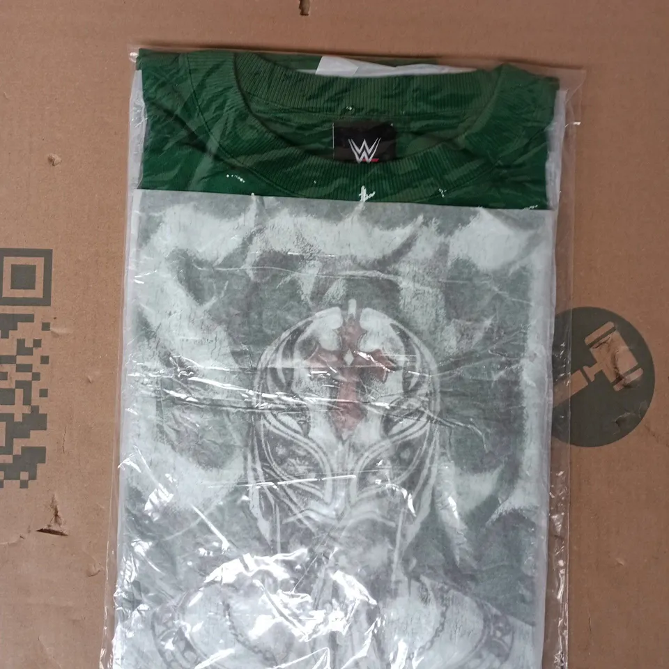 BAGGED WWE REY MYSTERIO CIVIL HERITAGE T-SHIRT IN GREEN SIZE 2XL