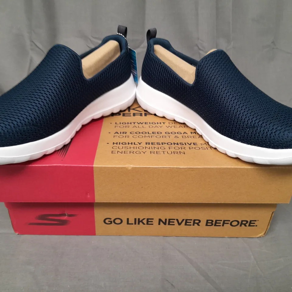 BOXED PAIR OF SKECHERS SLIP-ON SHOES IN NAVY UK SIZE 6