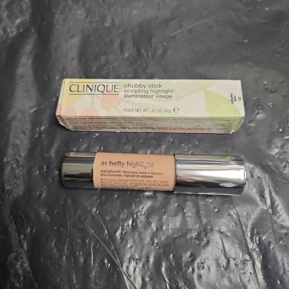 BOXED CLINIQUE CHUBBY STICK SCULPTING HIGHLIGHTER - 01 HEFTY HIGHLIGHT, 6G