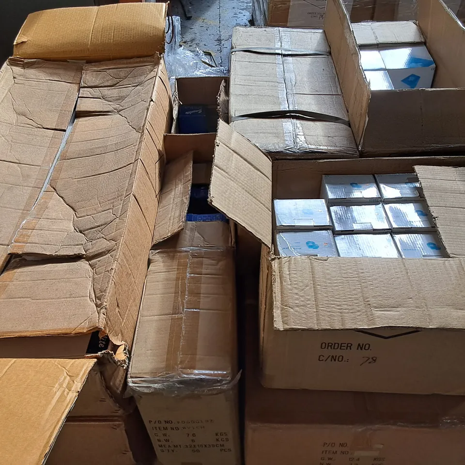 PALLET CONTAINING 10 MULTIPACK BOXES OF EMCOLITE LIGHTING ITEMS TO INCLUDE DOWNLIGHTS, SPIT LIGHTS AND FRAMES