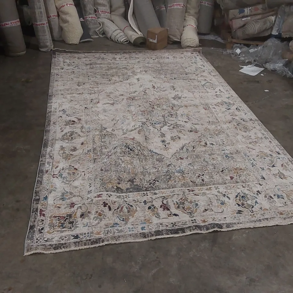 QUALITY DESIGNER PATTERNED RUG - APPROXIMATELY 306 x 200cm