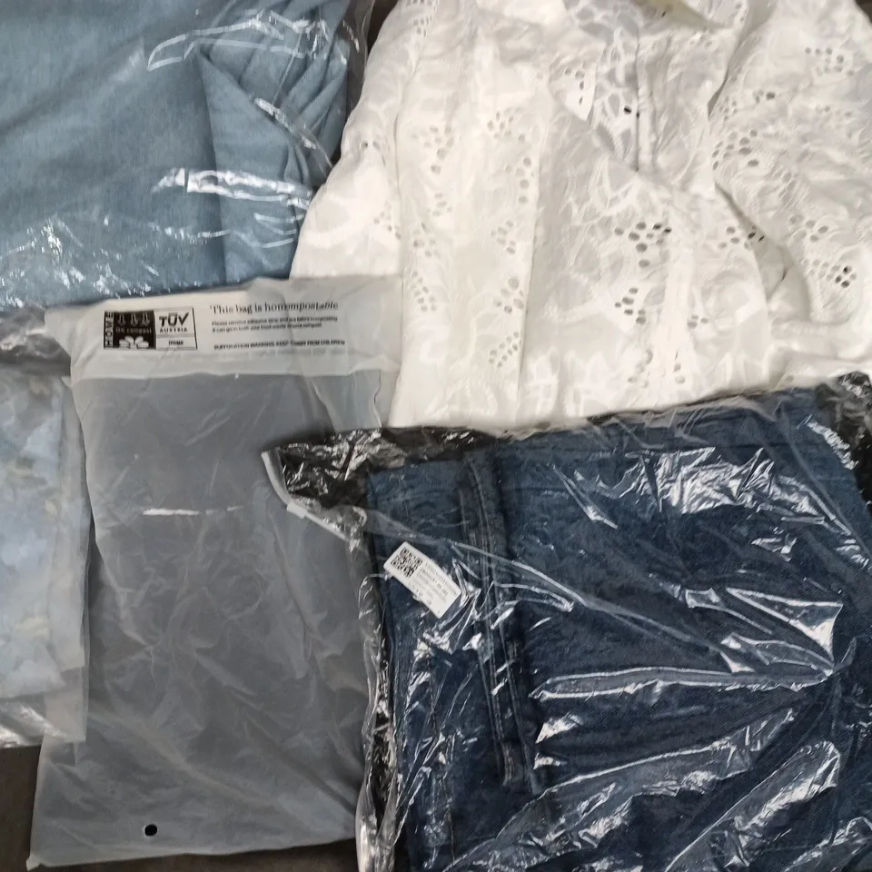 APPROXIMATELY 35ASSORTED CLOTHING ITEMS IN VARIOUS SIZES, STYLES & COLOURS TO INCLUDE TOPS, JEANS, DRESSES, ETC - COLLECTION ONLY