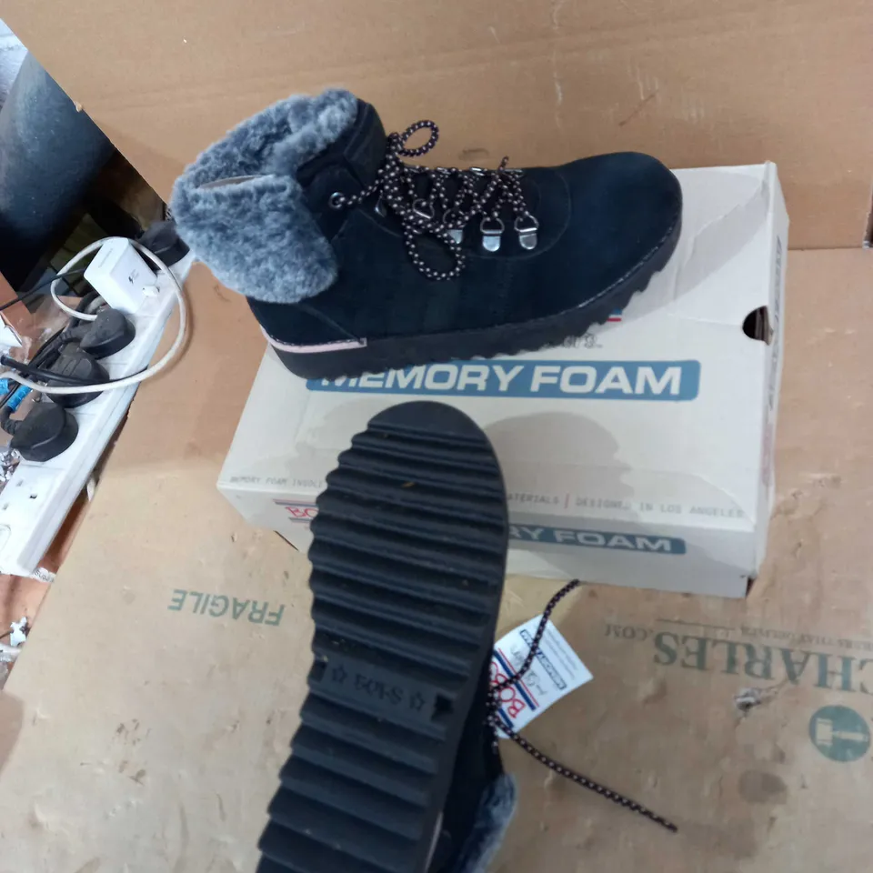 SKETCHER DARK GREY WOMENS BOOTS SIZE 4 
