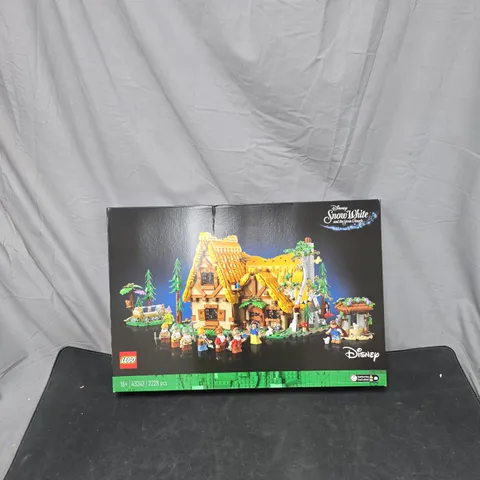 LEGO DISNEY SNOW WHITE AND THE SEVEN DWARFS’ COTTAGE 43242