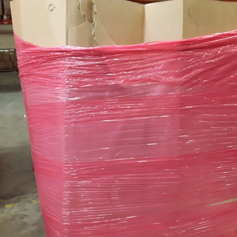 PALLET OF ASSORTED HOUSEHOLD ITEMS TO INCLUDE CAMPING CHAIRS, TOILET SEATS, PORTABLE ICE BATH AND BLINDS ECT