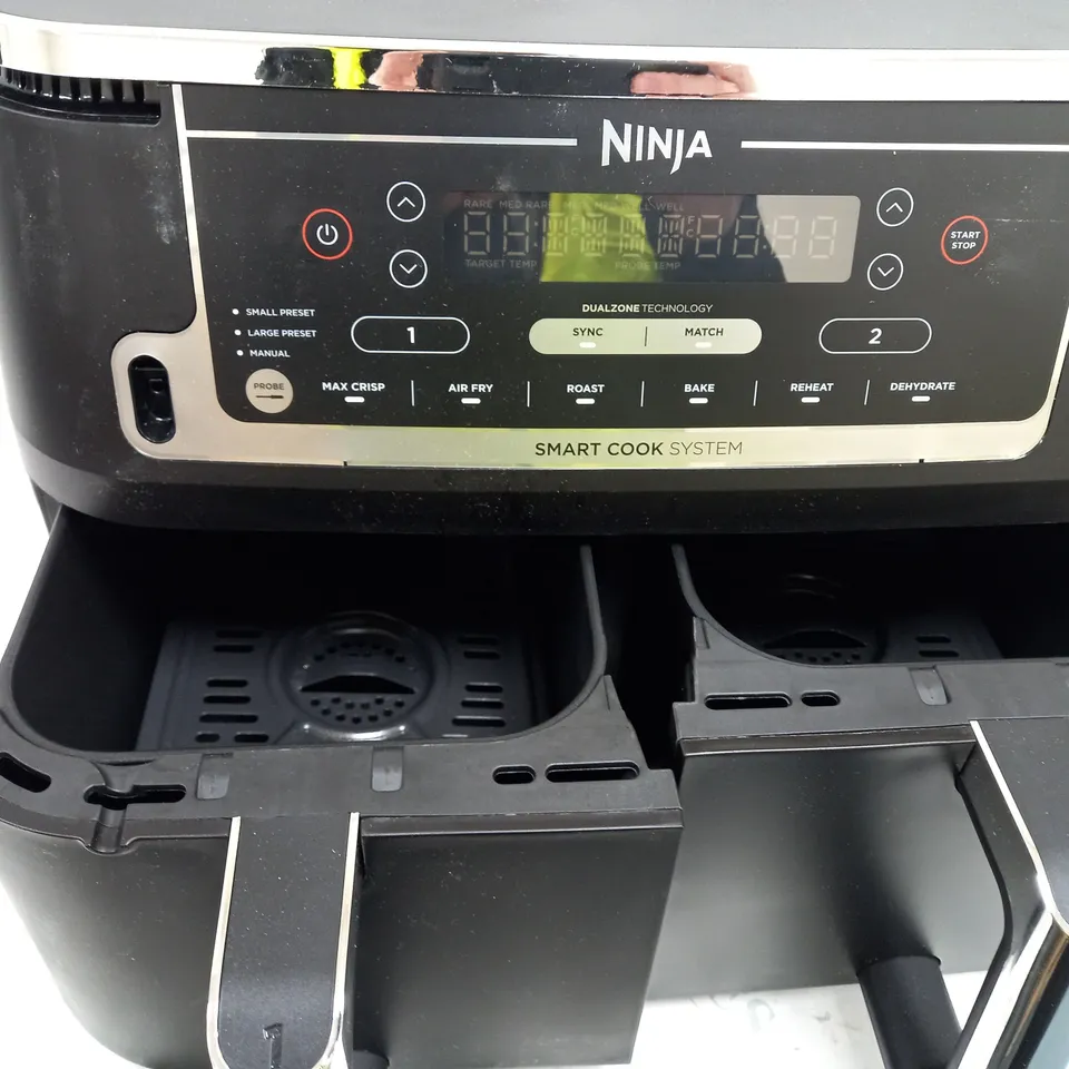 BOXED NINJA FOODI MAX DUAL ZONE 9.5L AIR FRYER AF451UK