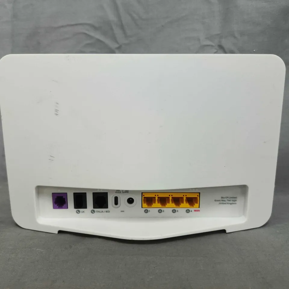 SKY SR213-02-UK WHITE WI-FI ROUTER