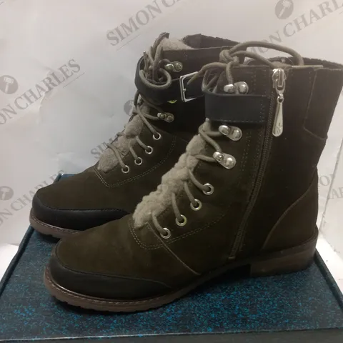 BOXED EMU AUSTRALIA DARK OAK BOOTS - SIZE 6