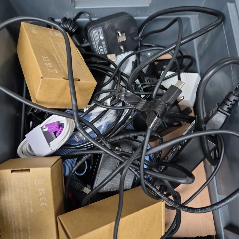APPROXIMATELY 10 ASSORTED ELECTRICAL PRODUCTS TO INCLUDE REPLACEMENT REMOTES, DATA CABLES, POWER SUPPLIES ETC  