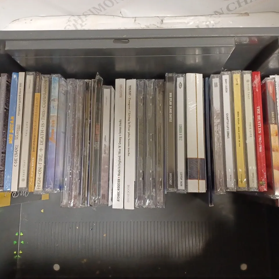 APPROXIMATELY 30 ASSORTED CD ALBUMS TO INCLUDE TAKE THAT, TAYLOR SWIFT, THE BEATLES ETC 