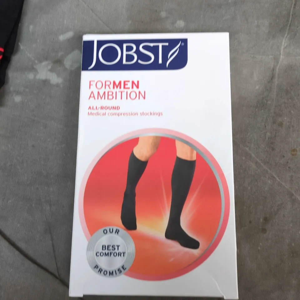 BOX OF APPROXIMATELY 20 ASSORTED CLOTHING ITEMS TO INCLUDE: AUTO ALEX SHIRT AND COMPRESSION SOCKS 