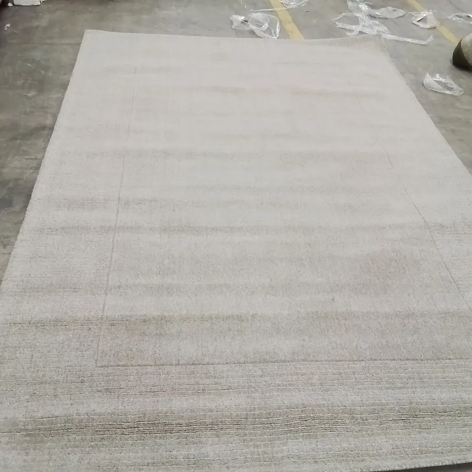 QUALITY DESIGNER AREA RUG APPROXIMATELY 300x200cm