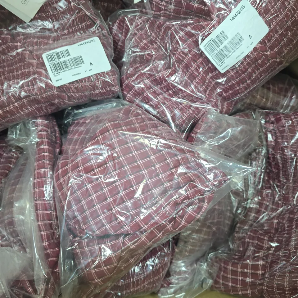 BOX OF APPROXIMATELY 20 ASSORTED CLOTHING AND FASHION ITEMS IN VARIOUS STYLES, SIZES, AND COLOURS - COLLECTION ONLY