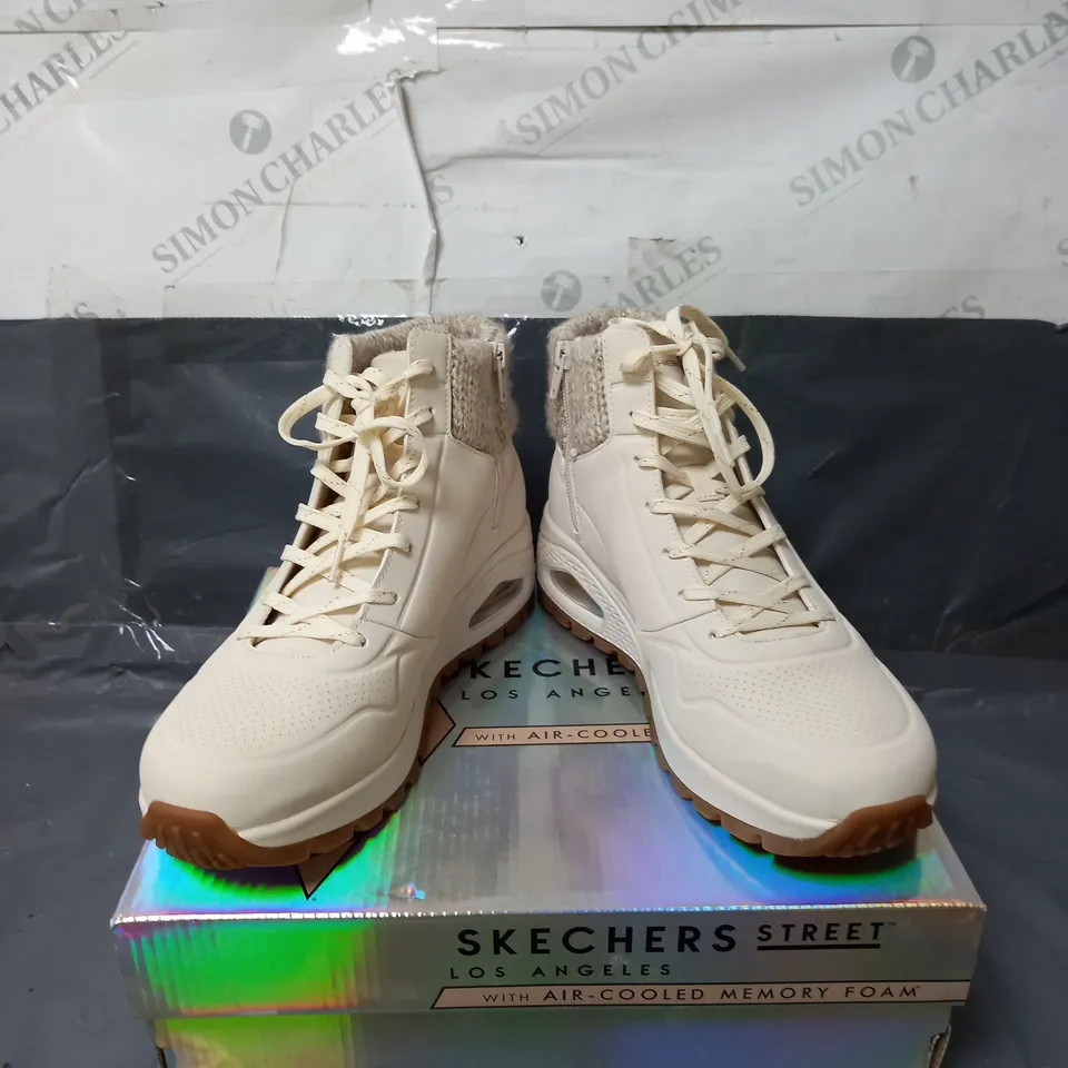 SKECHERS ANKLE BOOTS CREAM SIZE 7